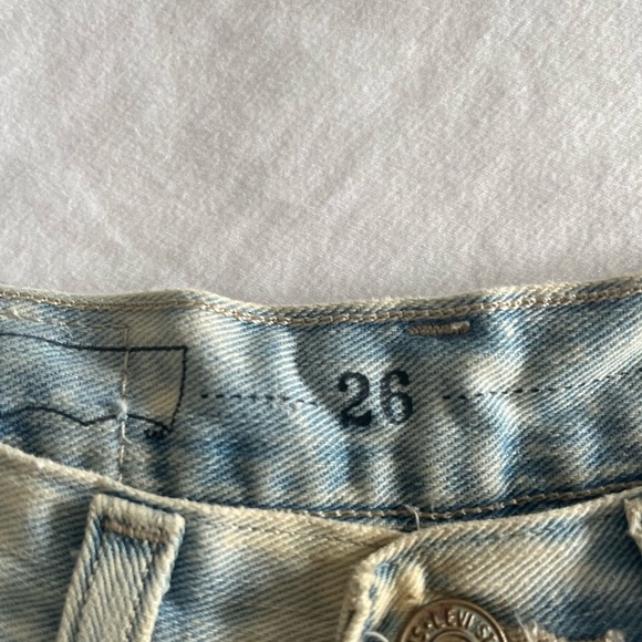 Levi’s denim shorts - Picture 2 of 3